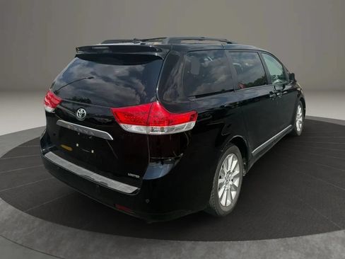 Used 2013 Toyota Sienna Limited w/ Premium Pkg FWD image 6