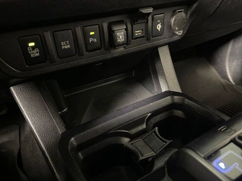 Certified 2020 Toyota Tacoma TRD Off-Road w/ Technology Package image 29