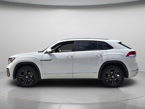 Used 2021 Volkswagen Atlas Cross Sport SE w/ Panoramic Sunroof Package image 3