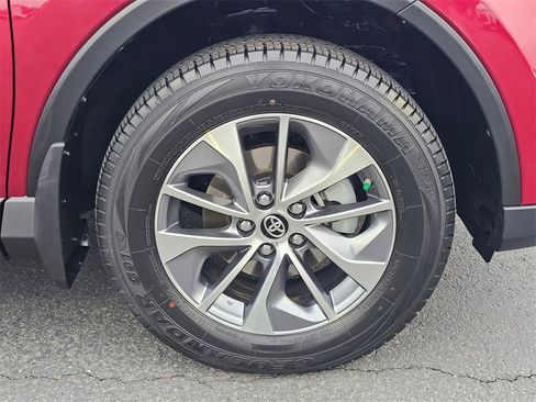 Used 2018 Toyota RAV4 XLE image 9