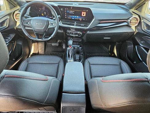 Used 2025 Chevrolet Trax RS FWD image 17