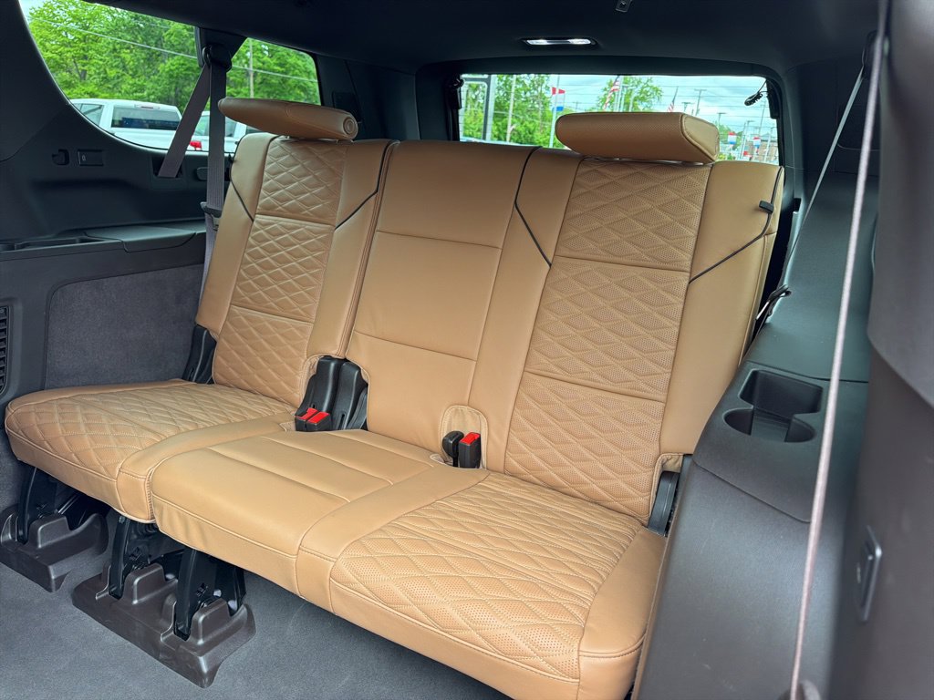 Used 2024 Cadillac Escalade ESV Sport AWD/4WD image 29