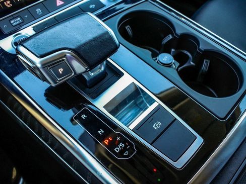 Used 2022 Audi Q8 Premium Plus w/ Premium Plus Package image 24