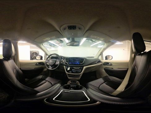 Used 2024 Chrysler Pacifica Touring-L FWD image 41