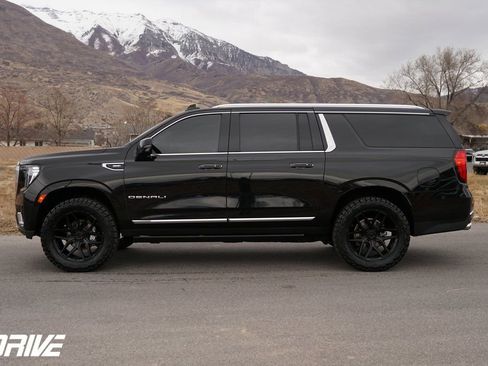 Used 2023 GMC Yukon XL Denali image 7