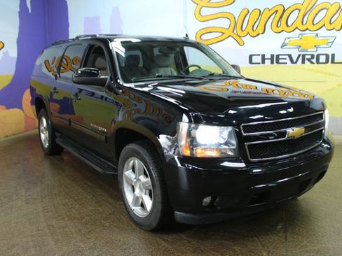 Used 2013 Chevrolet Suburban LT w/ Luxury Package image 3