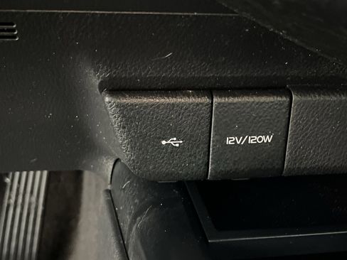 Used 2020 Toyota Camry SE image 33