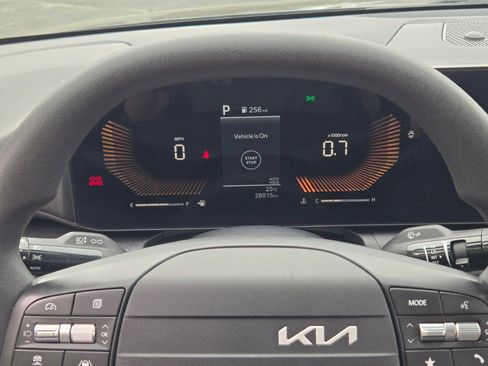 Used 2025 Kia K4 FWD image 31