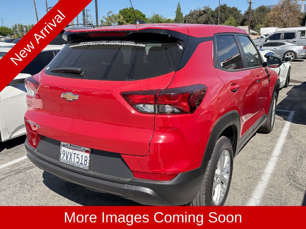 Used 2026 Chevrolet TrailBlazer LS FWD image 2