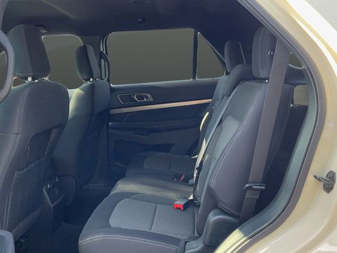 Used 2018 Ford Explorer XLT w/ Equipment Group 201A AWD/4WD image 19