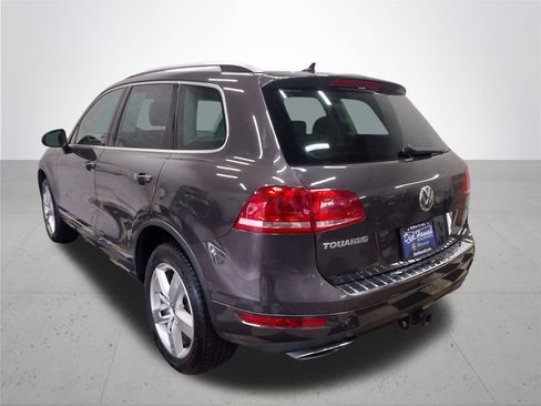 Used 2012 Volkswagen Touareg TDI image 10