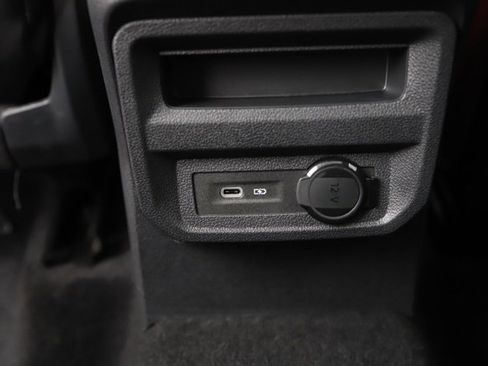 Used 2023 Volkswagen Tiguan SE w/ Panoramic Sunroof Package image 17