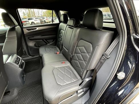New 2025 Volkswagen Atlas Cross Sport SE image 19