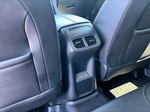 Used 2023 Buick Envision Essence FWD image 32
