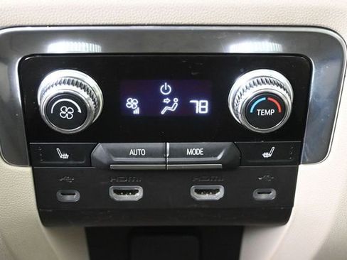 Used 2021 GMC Yukon XL Denali w/ Denali Premium Package AWD/4WD image 22
