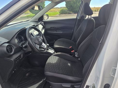 Used 2021 Nissan Kicks S FWD image 12