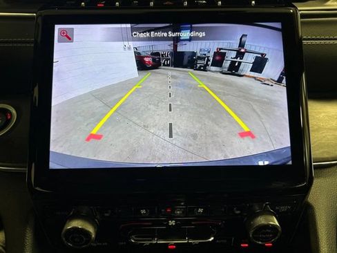 Used 2023 Jeep Grand Cherokee Overland w/ Luxury Tech Group IV AWD/4WD image 32