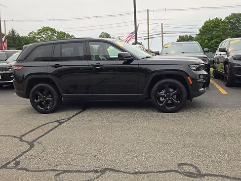 Certified 2023 Jeep Grand Cherokee Limited w/ Black Appearance Package AWD/4WD image 5