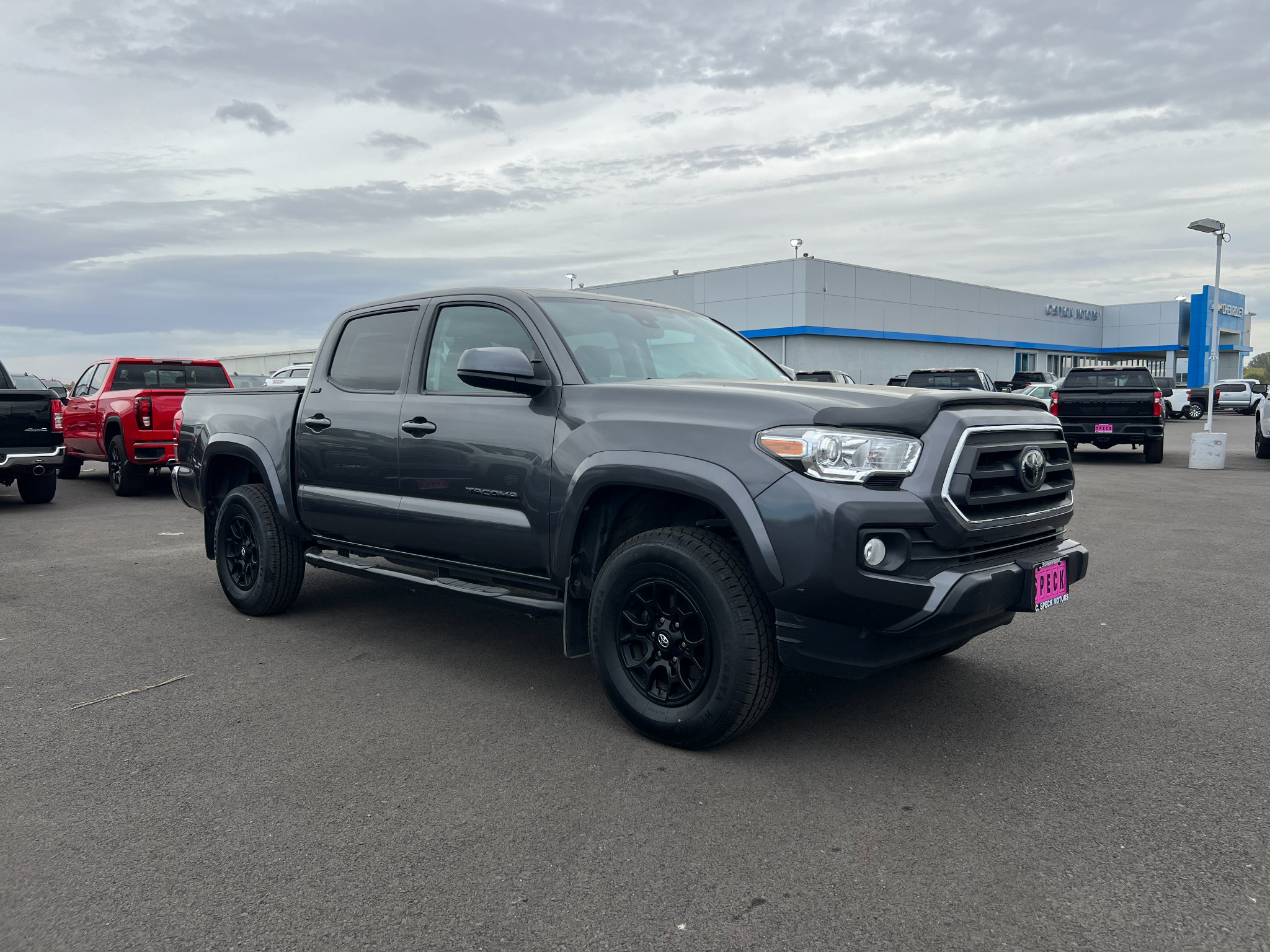 Used 2020 Toyota Tacoma SR5 AWD/4WD image 5