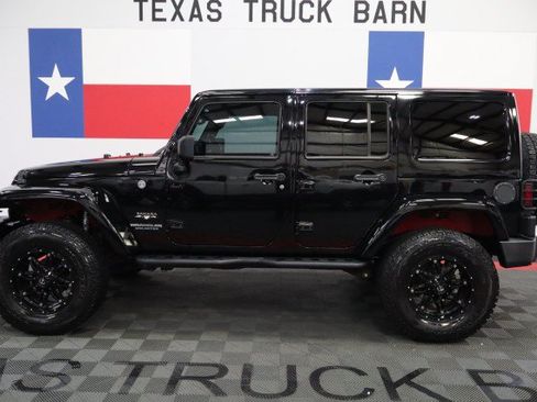 Used 2017 Jeep Wrangler Unlimited Sahara w/ Connectivity Group AWD/4WD image 1