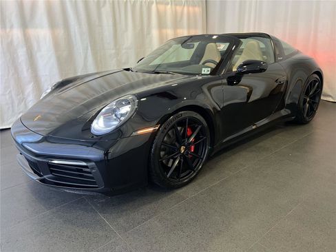 Certified 2024 Porsche 911 image 10