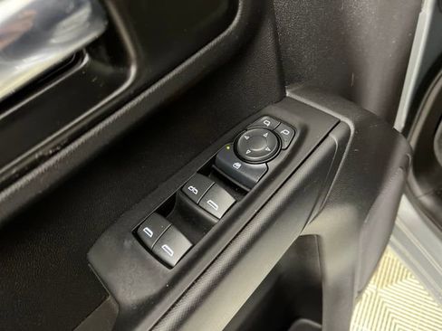 Used 2025 Chevrolet Silverado 1500 Custom image 13