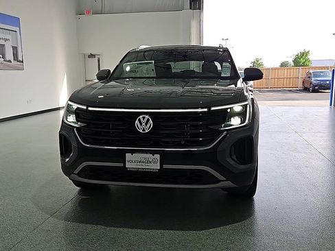 New 2026 Volkswagen Atlas Cross Sport SE FWD image 4