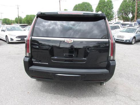 Used 2017 Cadillac Escalade Luxury image 4