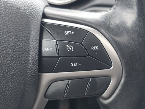 Used 2021 Jeep Grand Cherokee Limited image 32