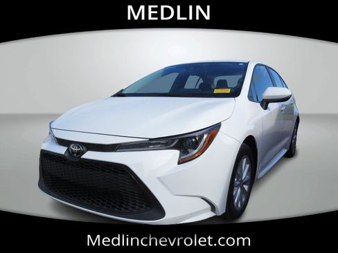 Used 2022 Toyota Corolla LE w/ LE Convenience Package image 4