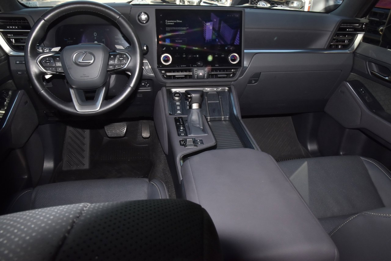 Used 2024 Lexus GX 550 AWD/4WD image 16