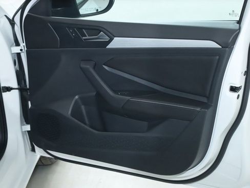 Used 2025 Volkswagen Jetta Sport image 31