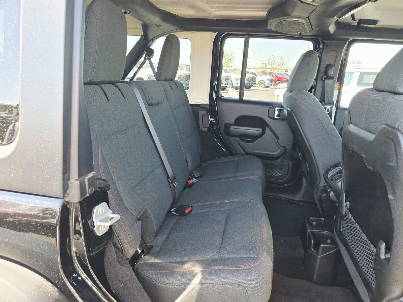 Used 2025 Jeep Wrangler Unlimited Rubicon w/ Convenience Group AWD/4WD image 16