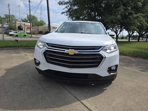 Used 2020 Chevrolet Traverse LT w/ LT Premium Package AWD/4WD image 3