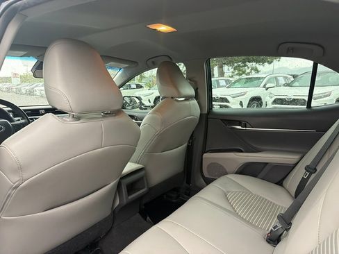 Used 2019 Toyota Camry SE FWD image 21