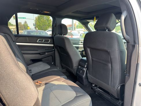 Used 2017 Ford Explorer XLT w/ Equipment Group 201A AWD/4WD image 21