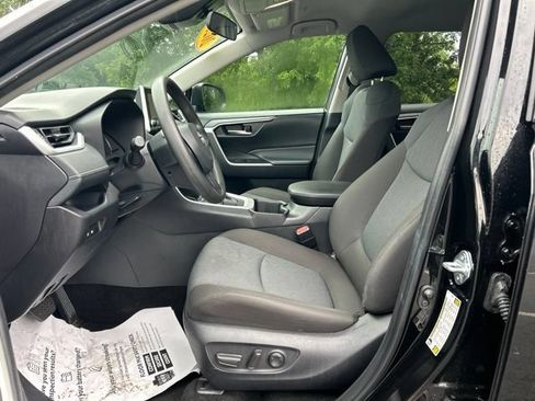 Used 2025 Toyota RAV4 XLE AWD/4WD image 17