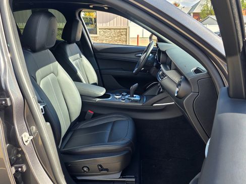 Used 2022 Alfa Romeo Stelvio Ti image 27