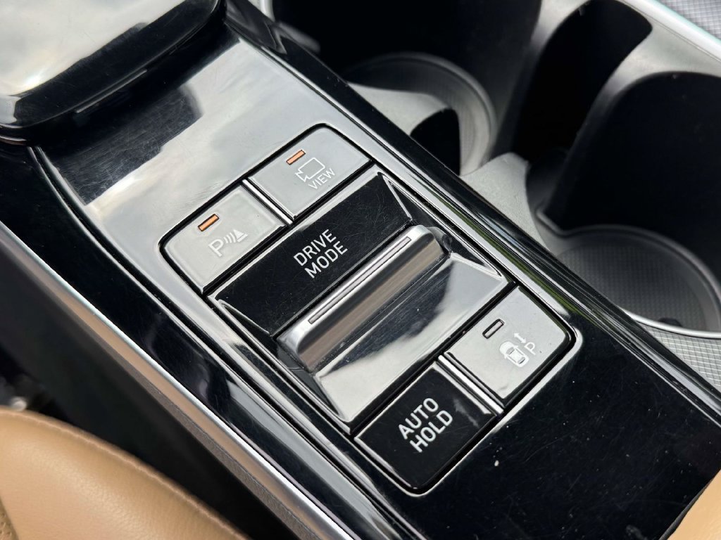 Used 2021 Hyundai Sonata Limited w/ Preferred Accessory Package FWD image 13