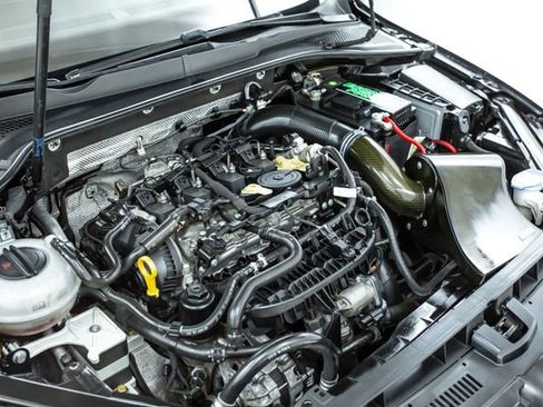 Used 2017 Volkswagen GTI SE image 32