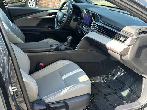 Used 2025 Toyota Camry SE w/ Convenience Package image 10