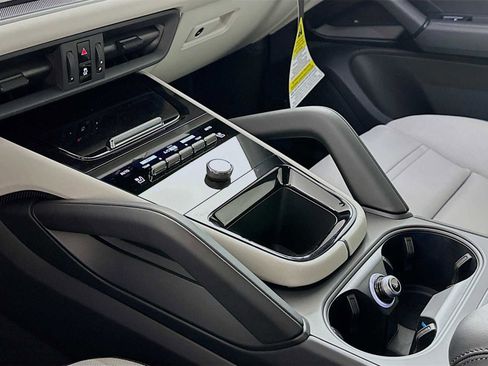 New 2026 Porsche Cayenne S image 19