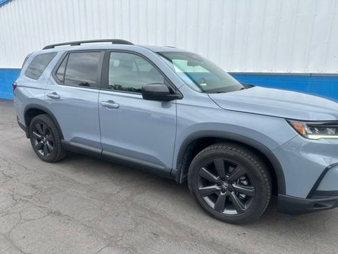 Used 2023 Honda Pilot Sport image 2
