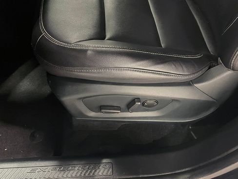 Used 2021 Ford Explorer XLT w/ Equipment Group 202A AWD/4WD image 24