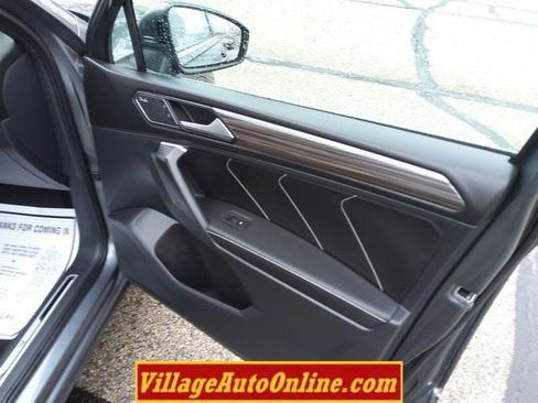 Used 2023 Volkswagen Tiguan SEL R-Line image 32