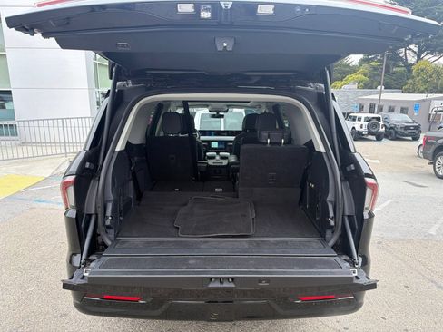 Used 2025 Lincoln Navigator Reserve AWD/4WD image 10