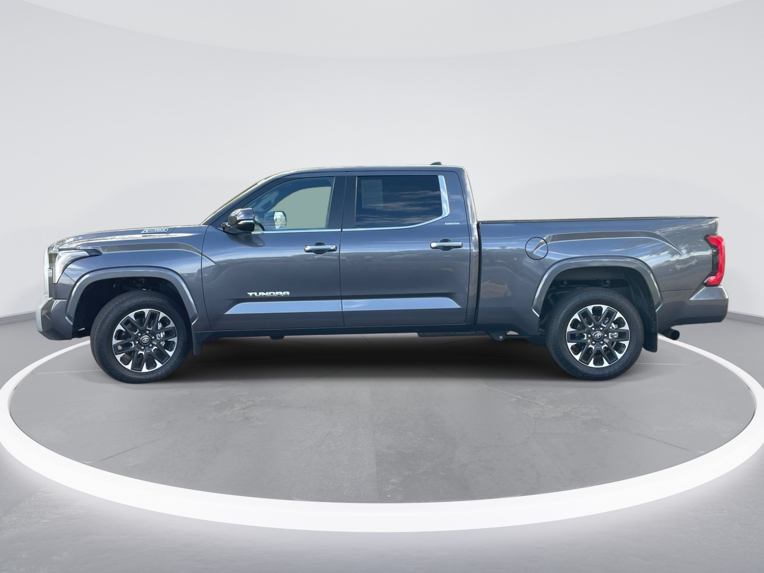 Used 2026 Toyota Tundra Limited AWD/4WD image 4