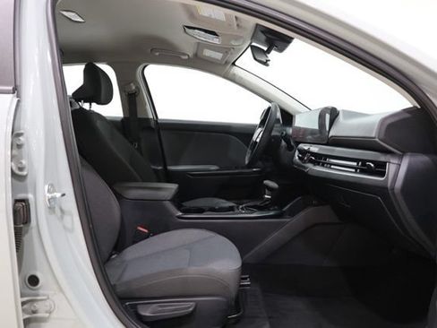 Used 2025 Kia K4 FWD image 32