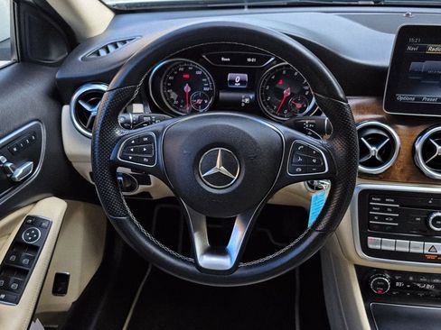 Used 2019 Mercedes-Benz GLA 250 4MATIC image 8