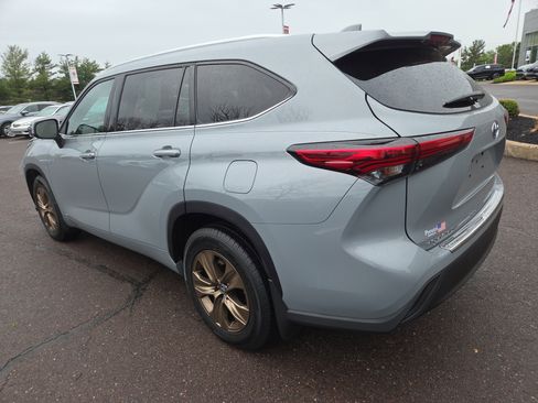 Used 2022 Toyota Highlander Bronze Edition AWD/4WD image 5